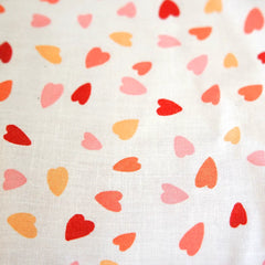 zoom tissus coeur coussin lapin