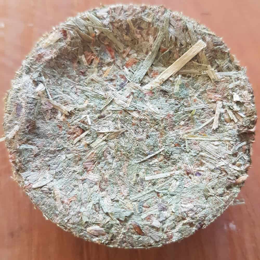 zoom friandise foin de crau pour lapin nain